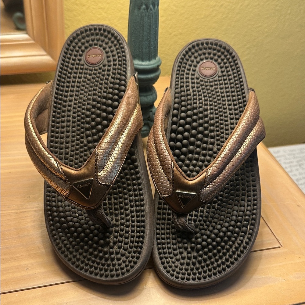 Gold Brown kenkoh flip flops - Picture 3 of 6